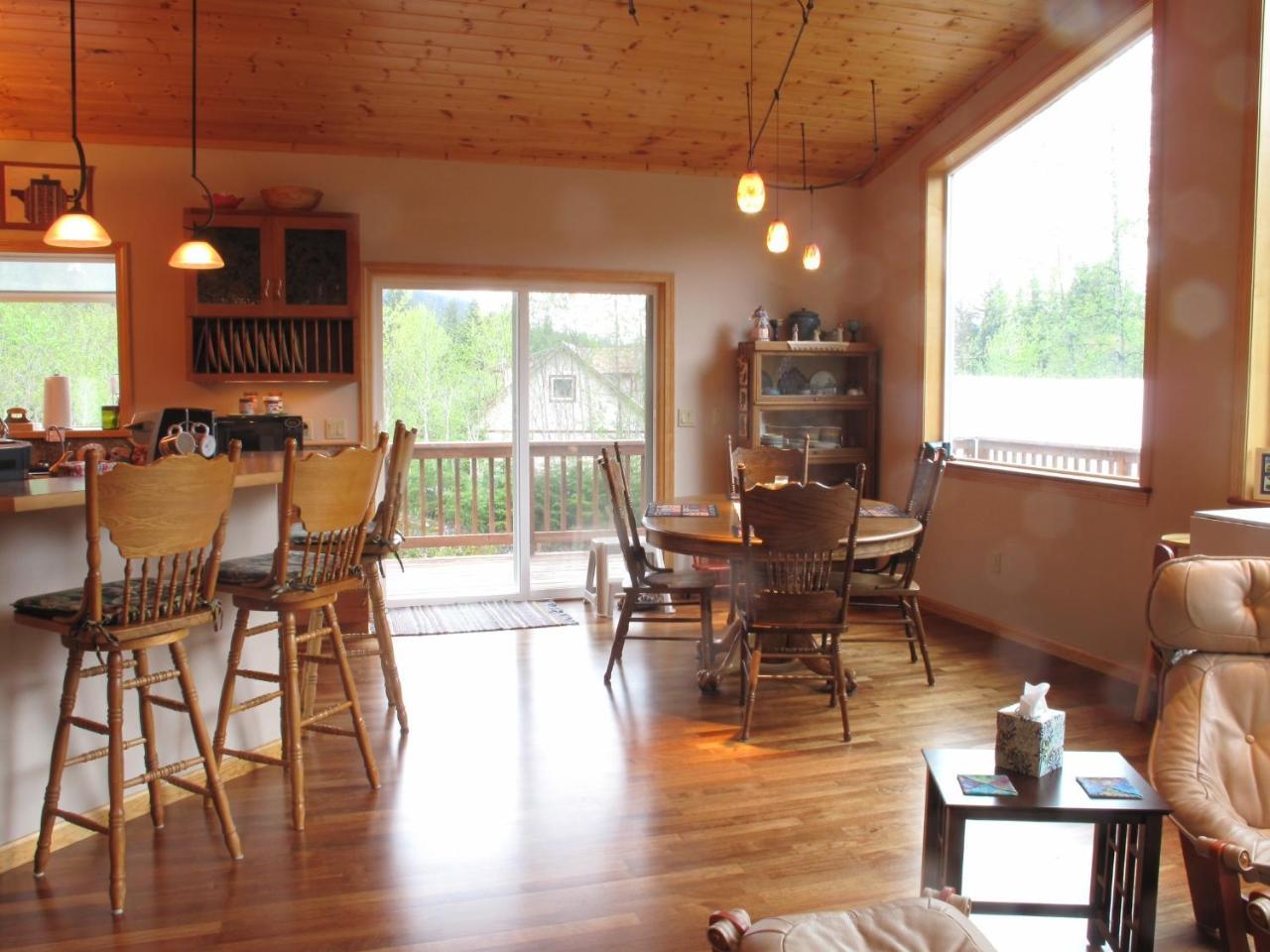 Glacier Creek Lodging ซูเวิร์ด ภายนอก รูปภาพ