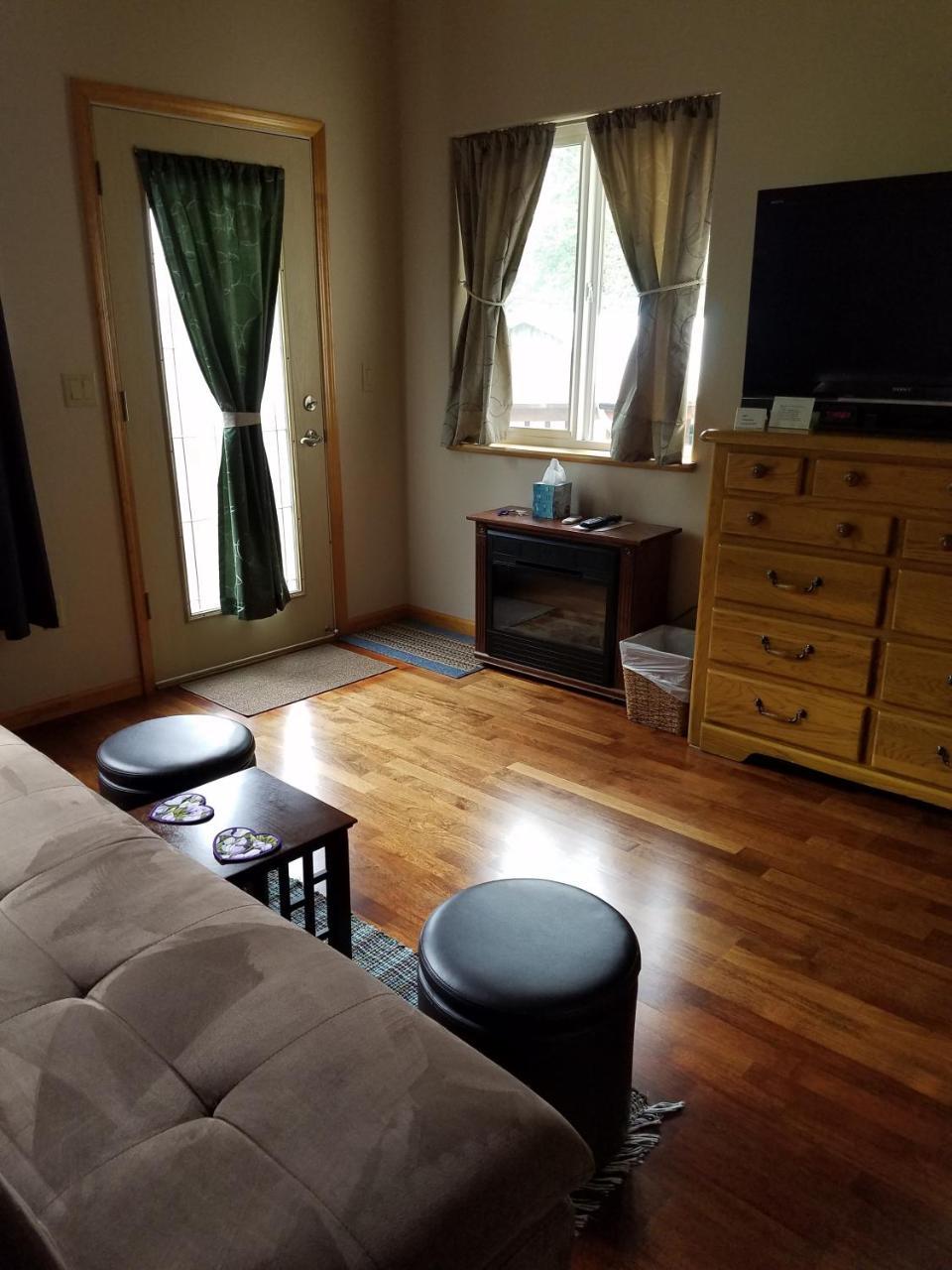 Glacier Creek Lodging ซูเวิร์ด ห้อง รูปภาพ